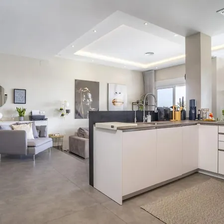Rg133 - Spacious 3 Bed In Prime Location