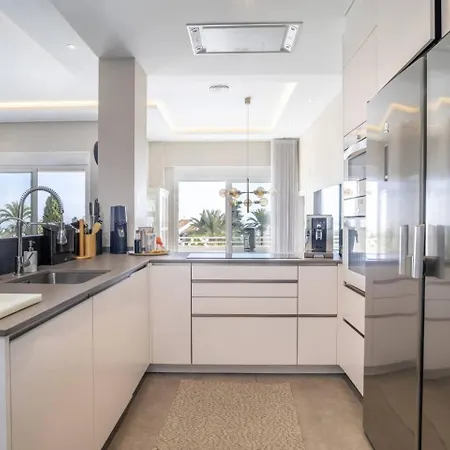 Rg133 - Spacious 3 Bed In Prime Location Апартаменти