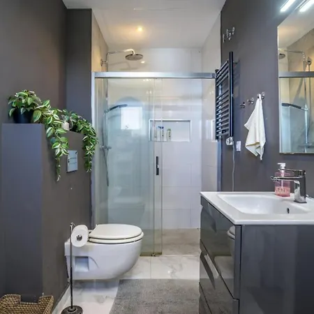 Апартаменти Rg133 - Spacious 3 Bed In Prime Location