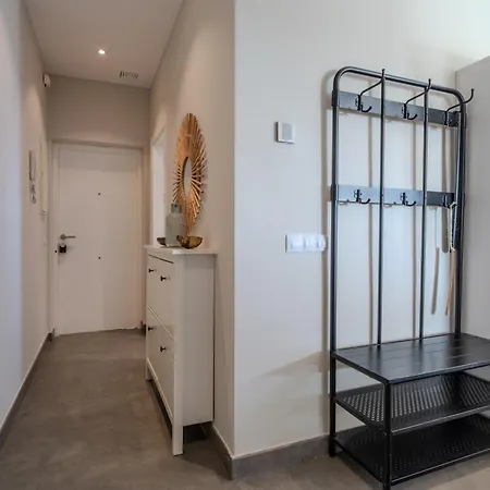 Rg133 - Spacious 3 Bed In Prime Location Apartment *
