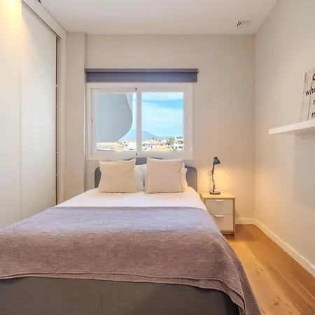 Rg133 - Spacious 3 Bed In Prime Location Apartment *
