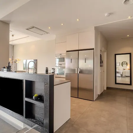Rg133 - Spacious 3 Bed In Prime Location Apartment