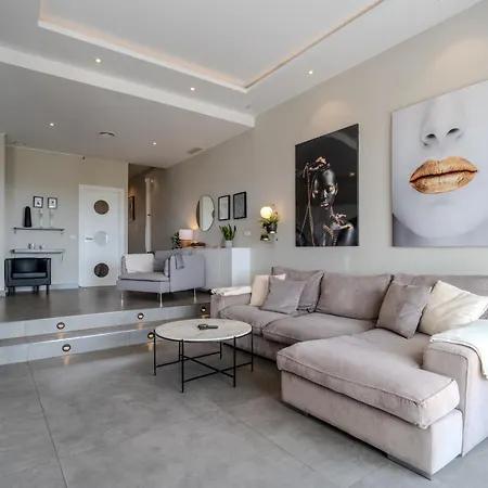 Rg133 - Spacious 3 Bed In Prime Location Apartment *