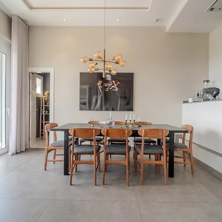 Rg133 - Spacious 3 Bed In Prime Location Marbella