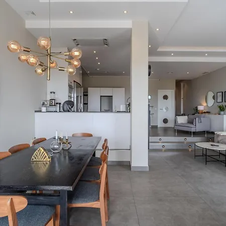 Rg133 - Spacious 3 Bed In Prime Location Apartment *