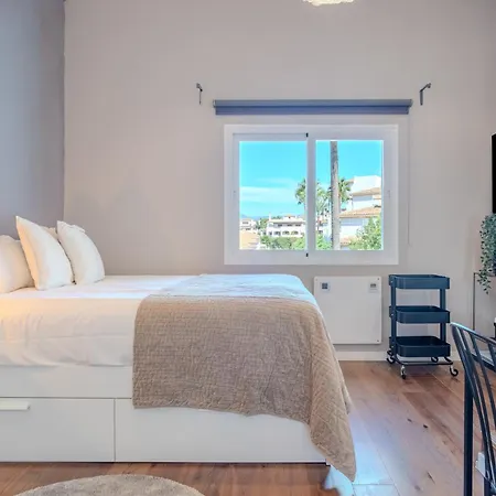 Rg133 - Spacious 3 Bed In Prime Location Apartment *